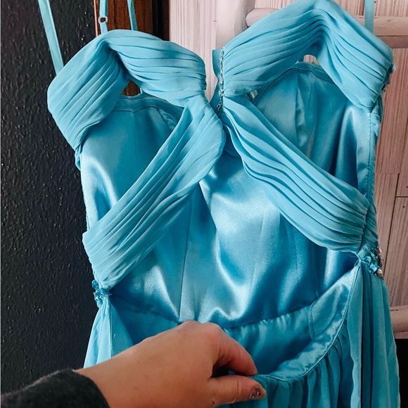 New Bee Darling short blue dress with hand down jewels and an open back - Picture 3 of 6